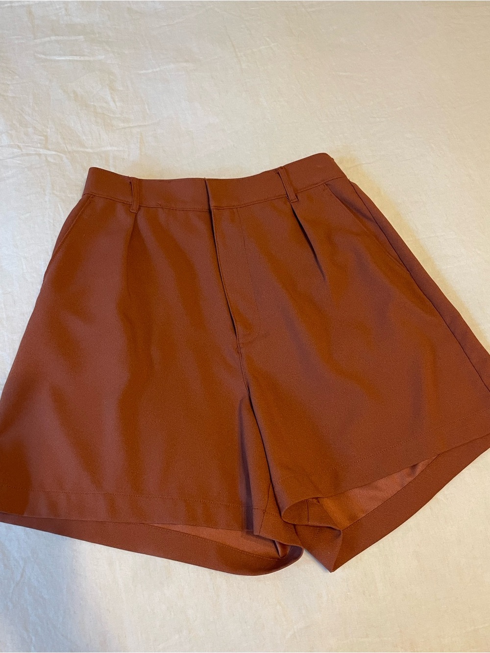 Abercrombie & Fitch Rust-Brown High-Waist Pleated Shorts